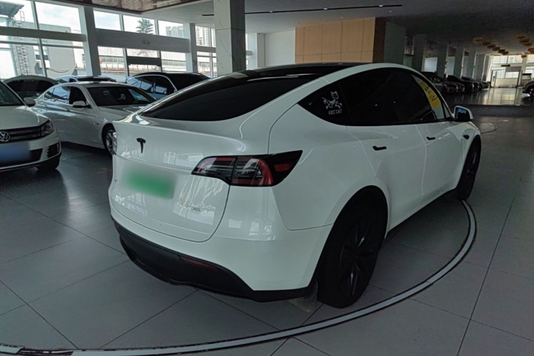 Tesla Model Y 2024 #5 Tesla Model Y 2024 car image #5