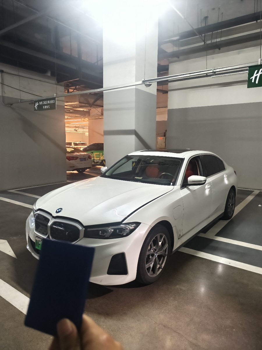 BMW i3 2024 car image 