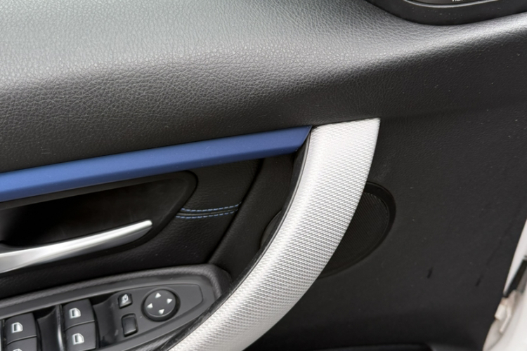 BMW 3 Series 2018 #12 BMW 3 Series 2018 car image #12