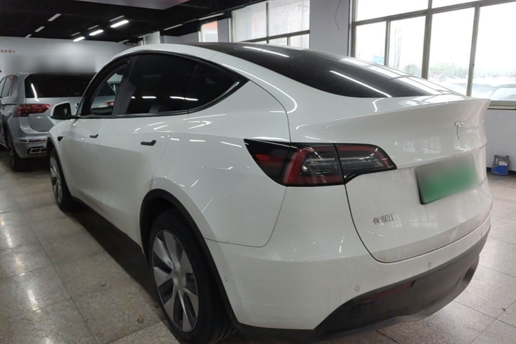 Tesla Model Y 2022 #5 Tesla Model Y 2022 car image #5