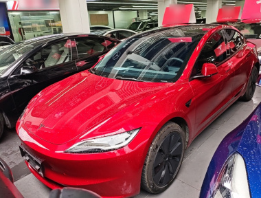 Tesla Model 3 2025 immagine di auto 