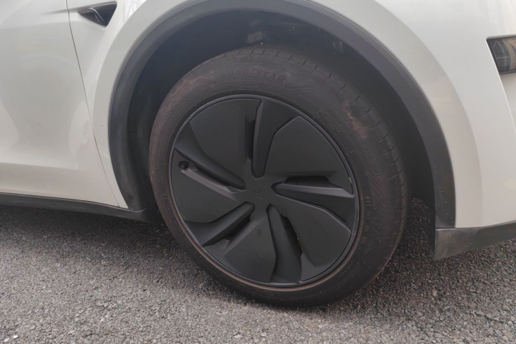 Tesla Model Y 2026 #6 Tesla Model Y 2026 car image #6