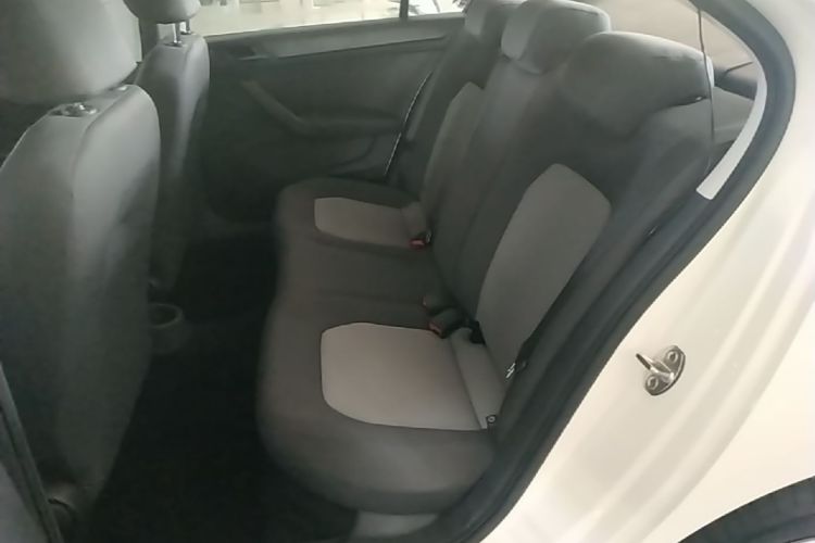 Skoda Rapid 2019 car image #17