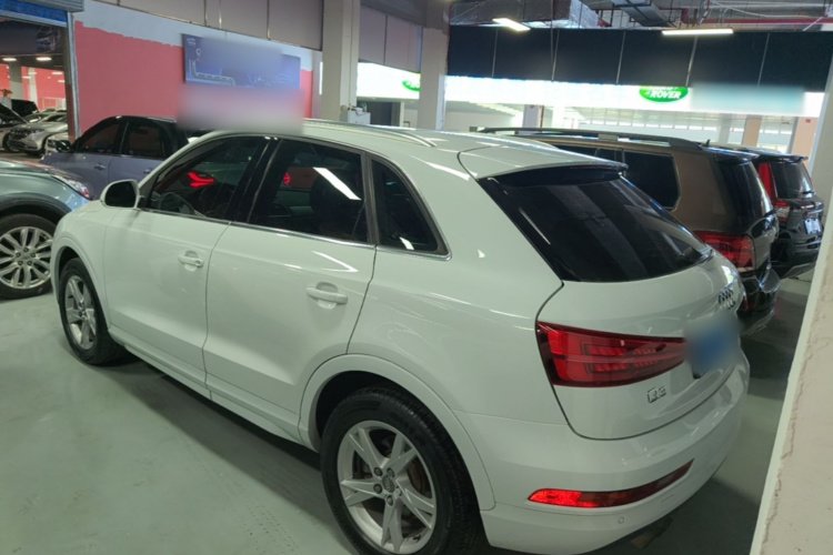 Audi Q3 2017 car image #5