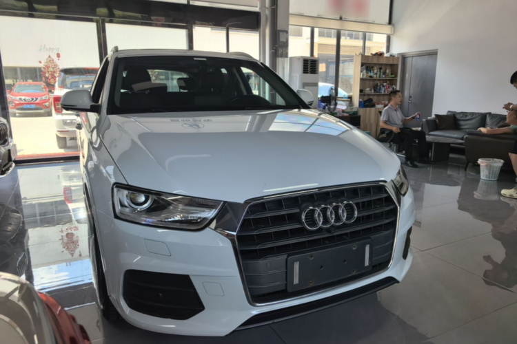 Audi Q3 2017 car image #4