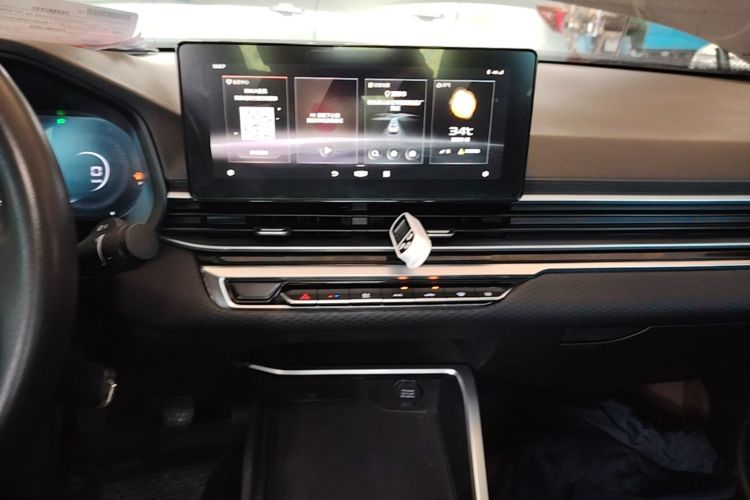 GEELY Emgrand 2021 car image #13