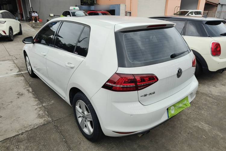 Volkswagen Golf 2017 car image #7