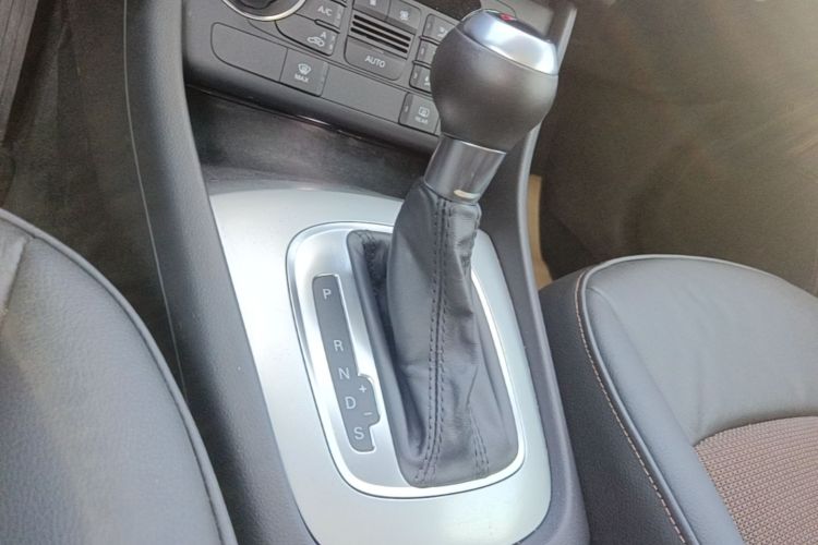 Audi Q3 2016 immagine di auto #18