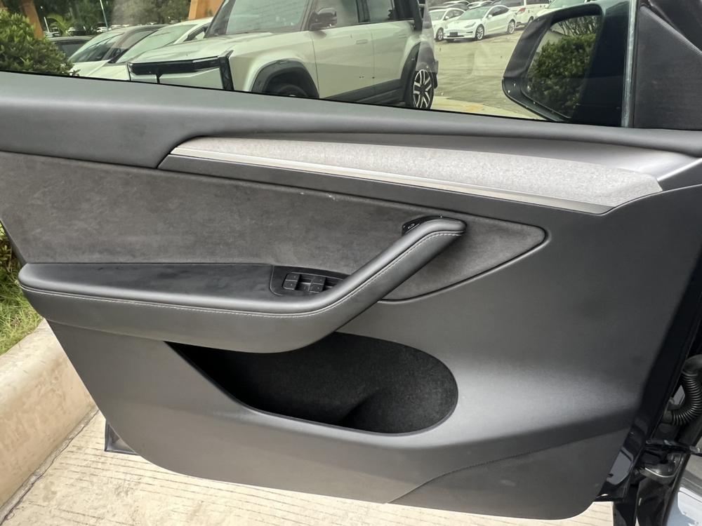 Tesla Model Y 2022 car image #26