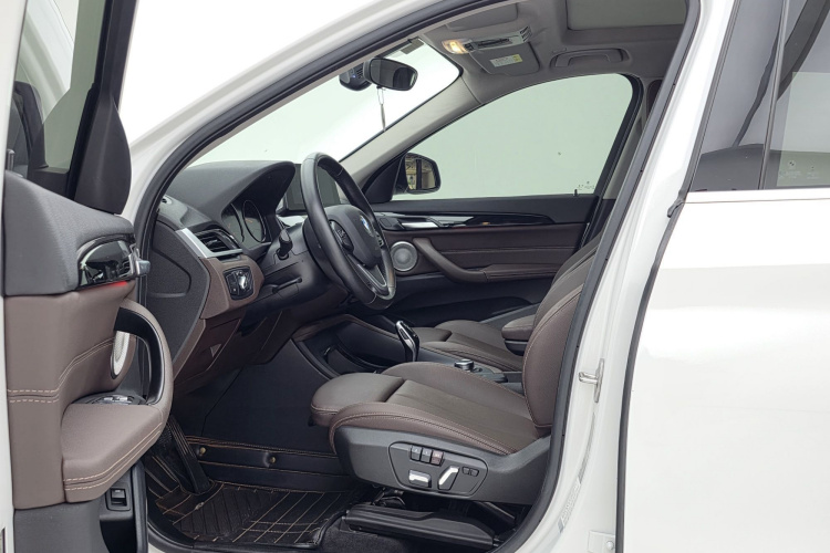 BMW X1 2022 car image #12