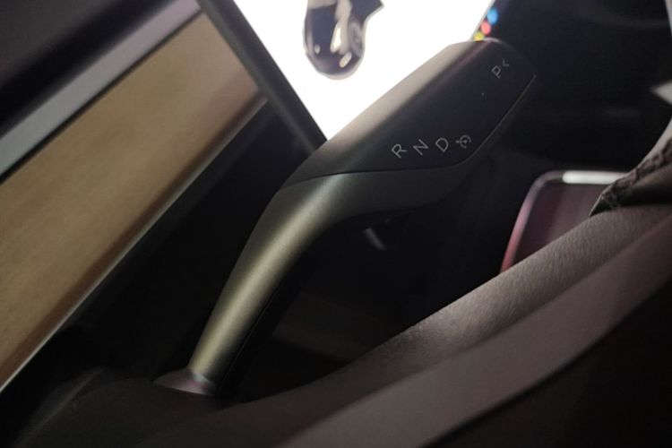 Tesla Model Y 2022 car image #18
