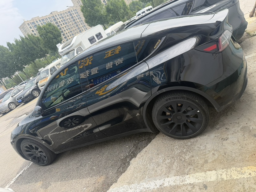 Tesla Model Y 2022 #4 Tesla Model Y 2022 car image #4