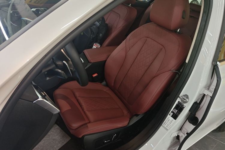 BMW 3 Series 2024 #15 BMW 3 Series 2024 car image #15
