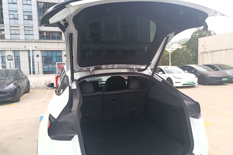 Tesla Model Y 2025 #24 Tesla Model Y 2025 immagine di auto #24