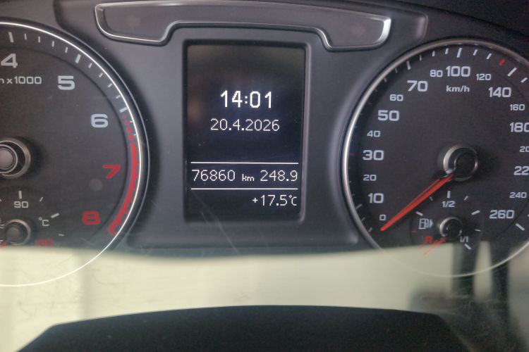 Audi Q3 2019 car image #9