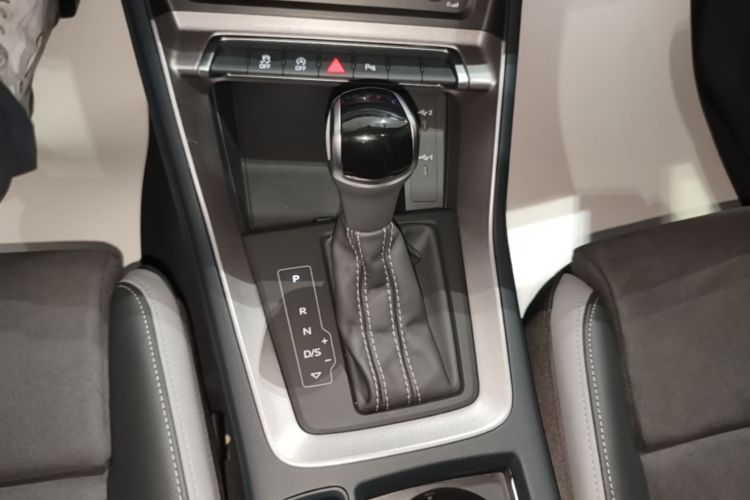 Audi Q3 2022 car image #14