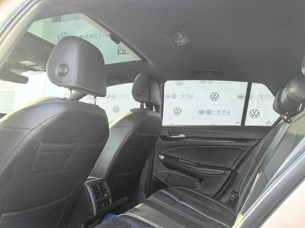 Volkswagen Golf 2021 car image #14