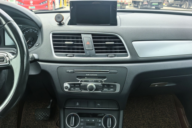 Audi Q3 2017 immagine di auto #20