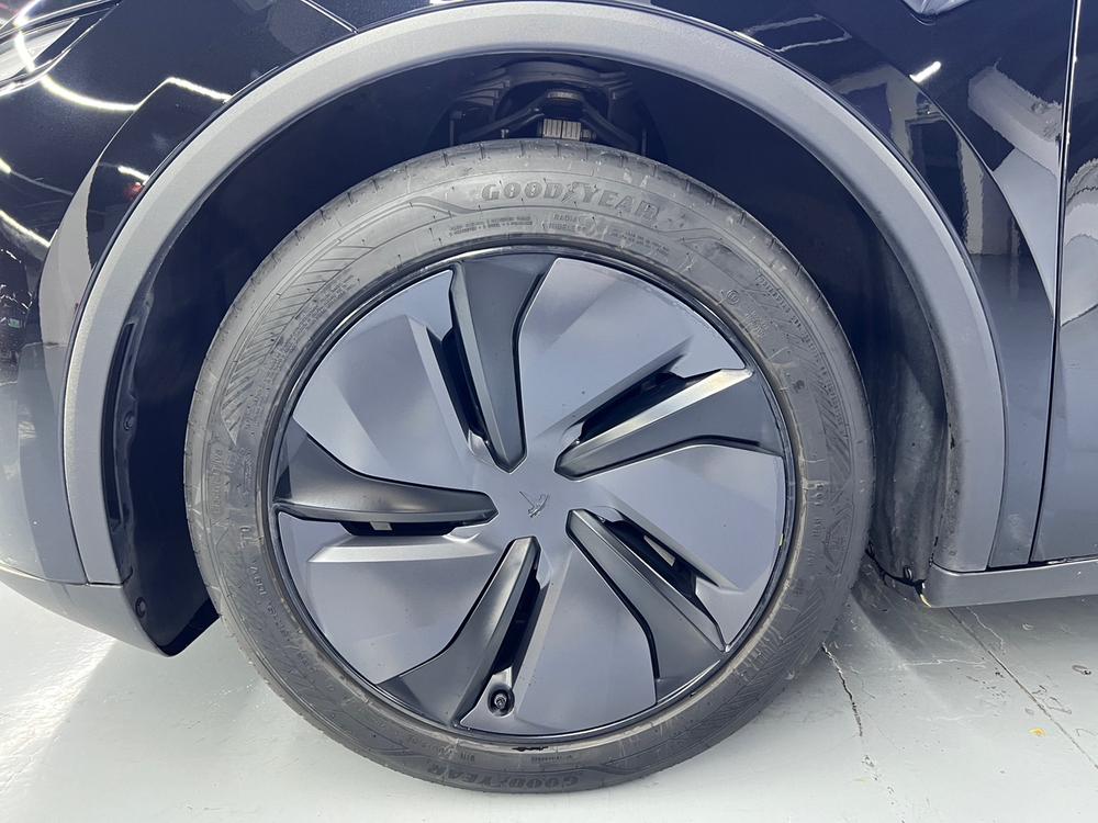 Tesla Model Y 2025 car image #8