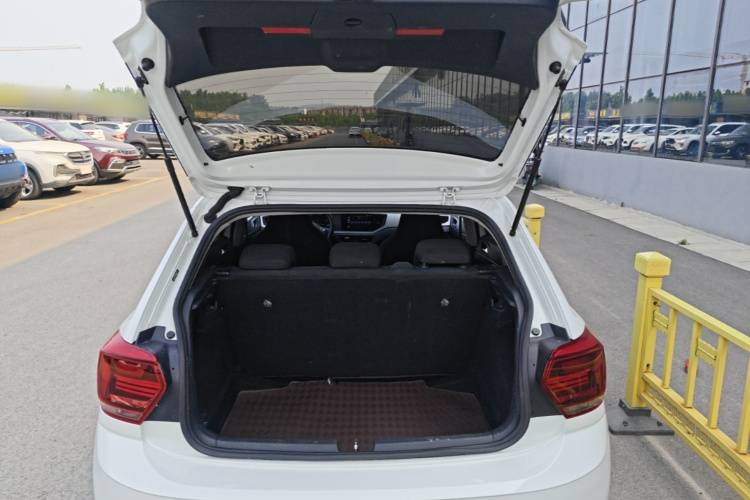 Volkswagen Polo 2023 car image #19