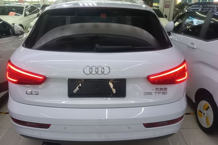 Audi Q3 2017 car image #6