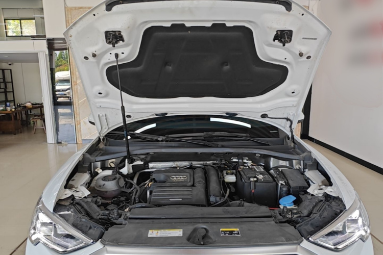 Audi Q3 2021 car image #20