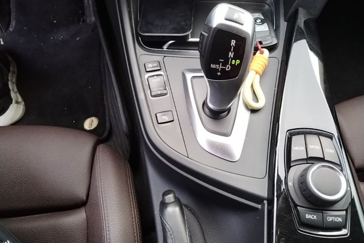 BMW 3 Series 2018 #20 BMW 3 Series 2018 car image #20