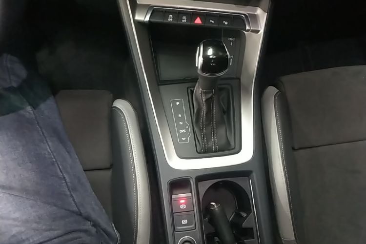 Audi Q3 2021 car image #14