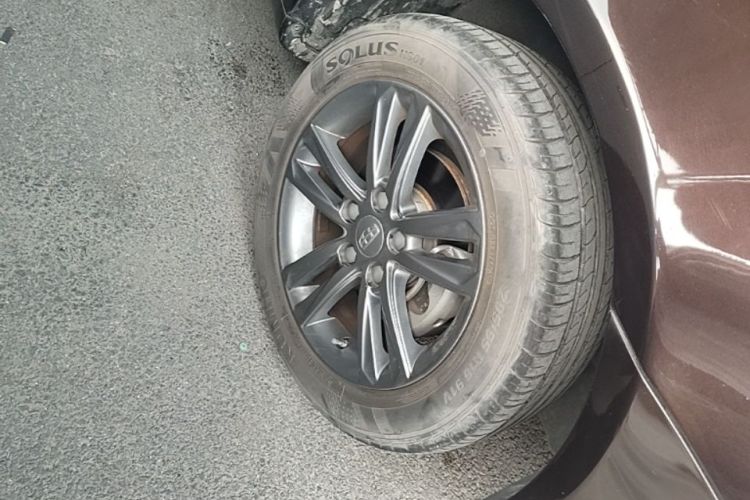 GEELY Emgrand 2017 car image #9
