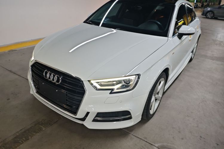 2018 car image #2