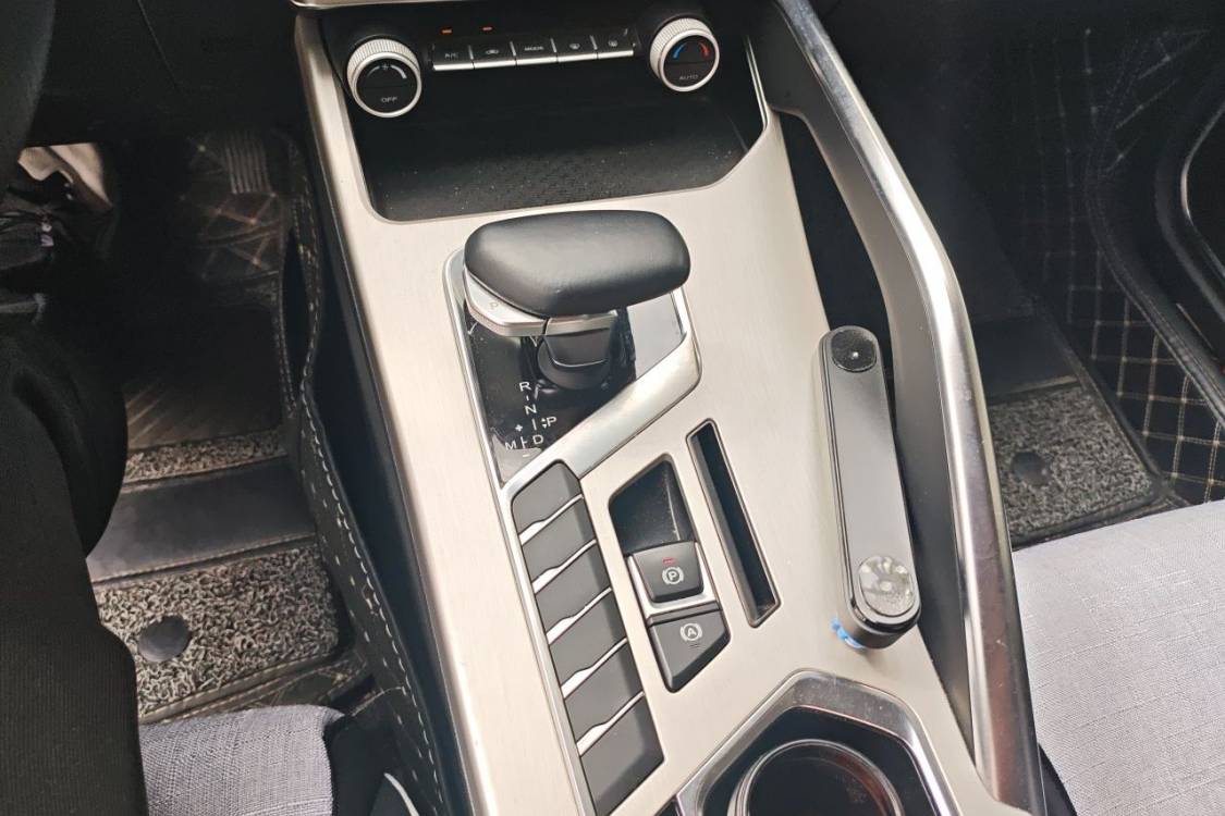 GEELY Coolray 2025 #27 GEELY Coolray 2025 car image #27