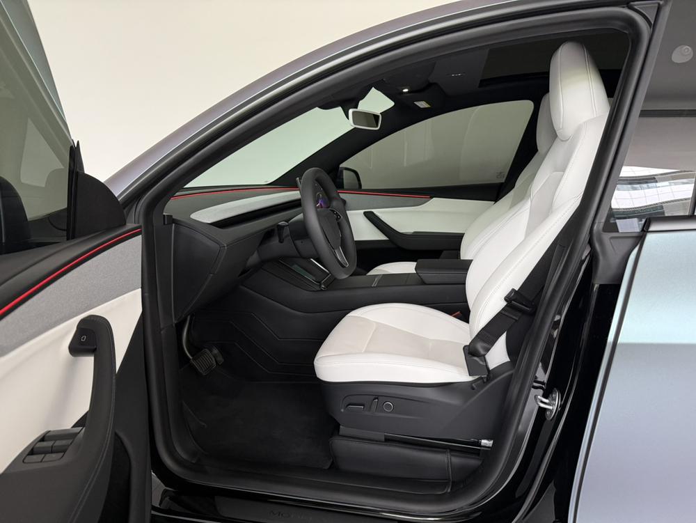 Tesla Model Y 2026 #10 Tesla Model Y 2026 car image #10