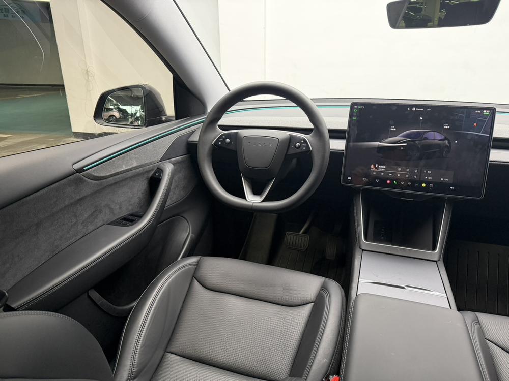 Tesla Model Y 2025 #10 Tesla Model Y 2025 car image #10