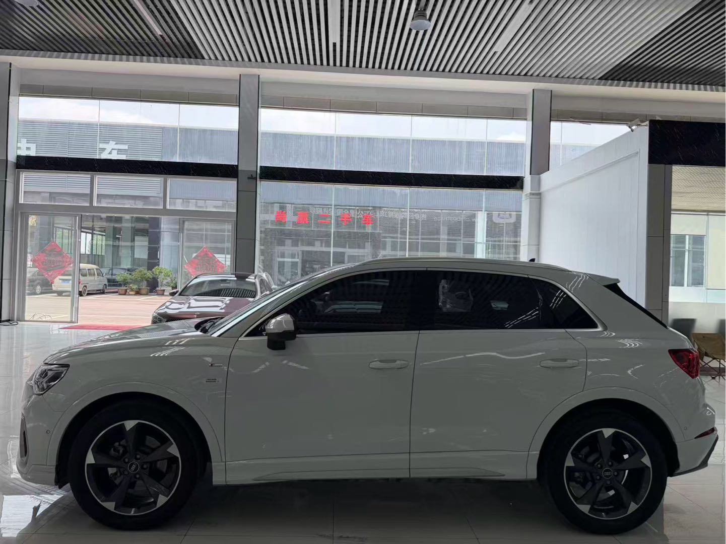 Audi Q3 2022 car image #5