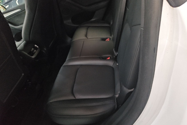 Tesla Model Y 2024 #17 Tesla Model Y 2024 immagine di auto #17