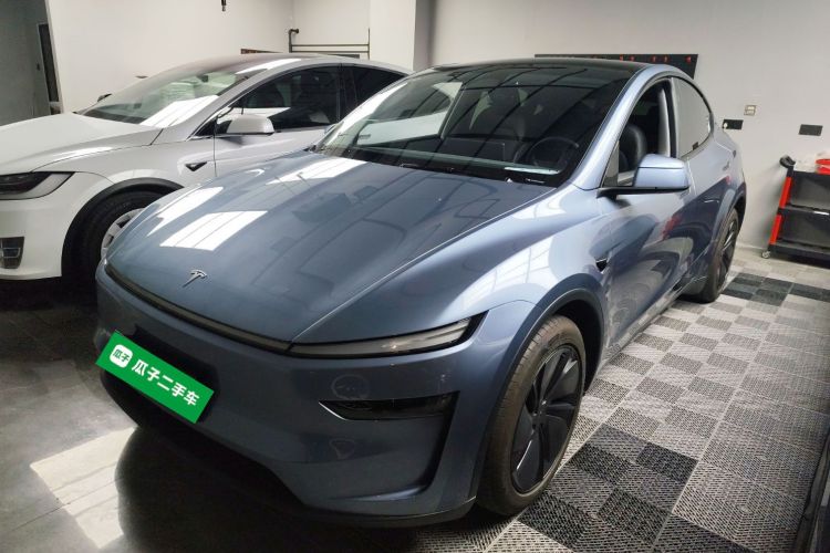 Tesla Model Y 2025 #2 Tesla Model Y 2025 car image #2