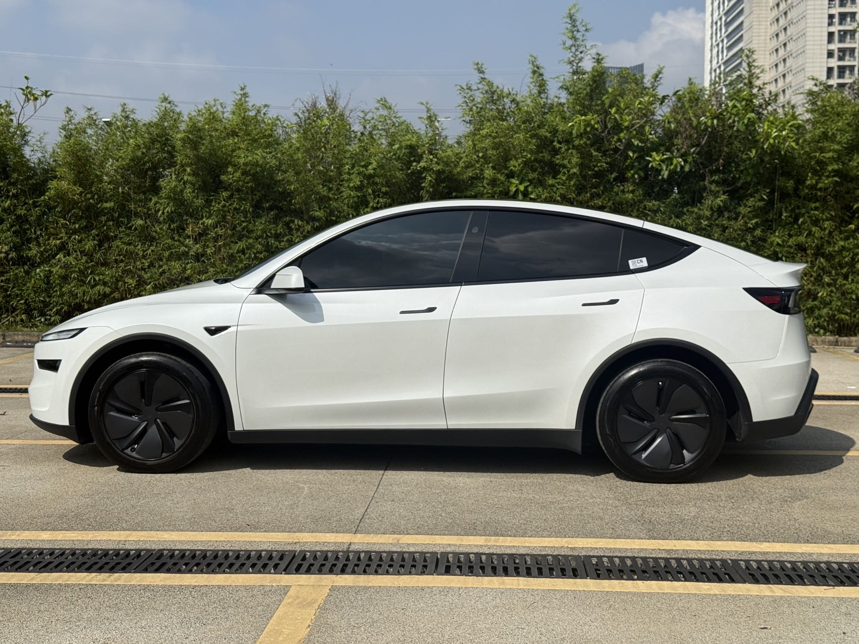 Tesla Model Y 2026 car image #12