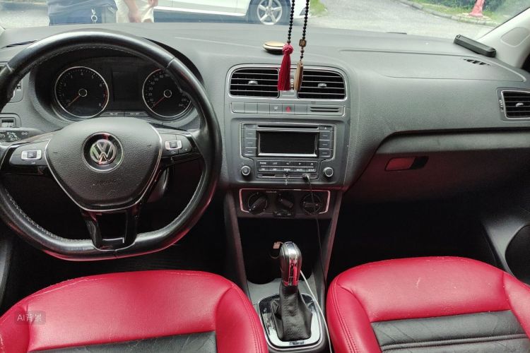 Volkswagen Polo 2016 car image #11