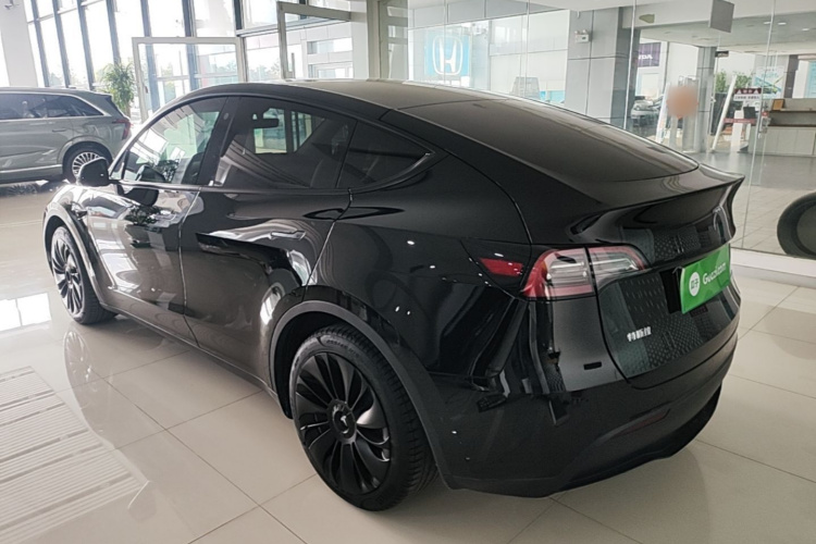 Tesla Model Y 2023 #5 Tesla Model Y 2023 car image #5