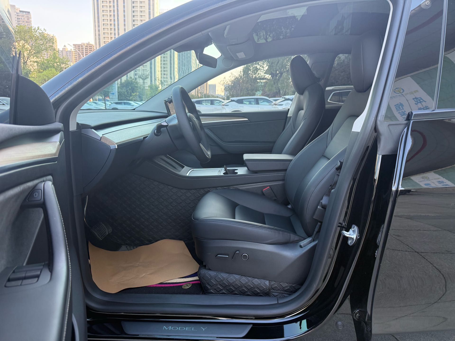 Tesla Model Y 2023 #6 Tesla Model Y 2023 immagine di auto #6