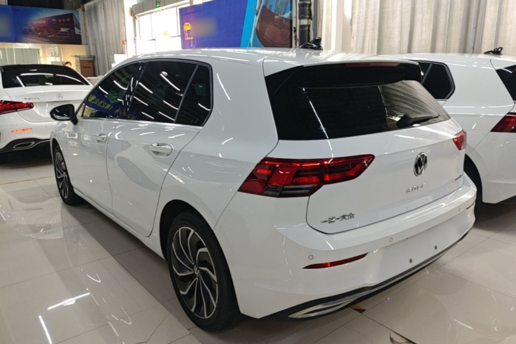 Volkswagen Golf 2022 car image #7