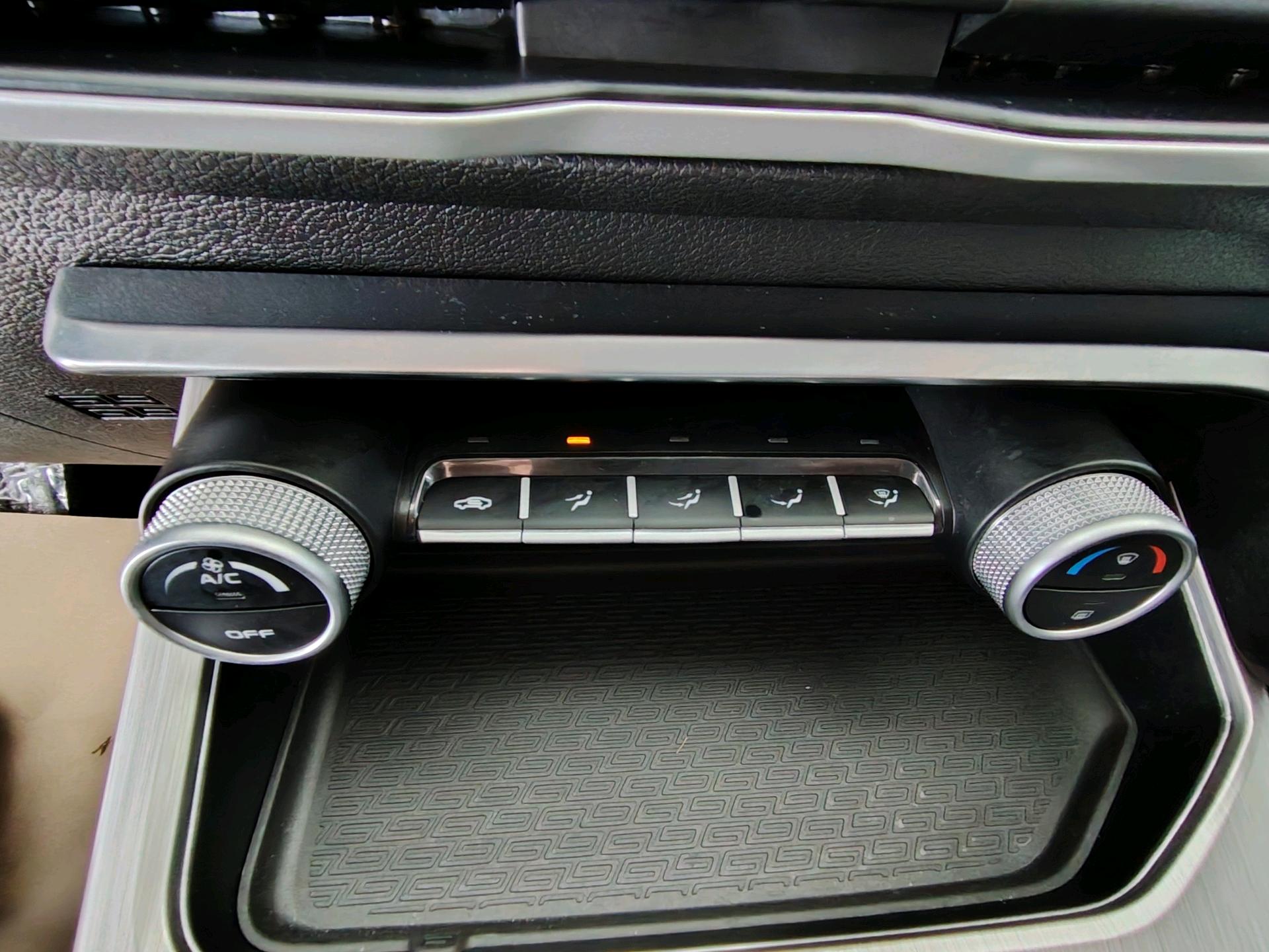 GEELY Coolray 2022 изображение автомобиля #5