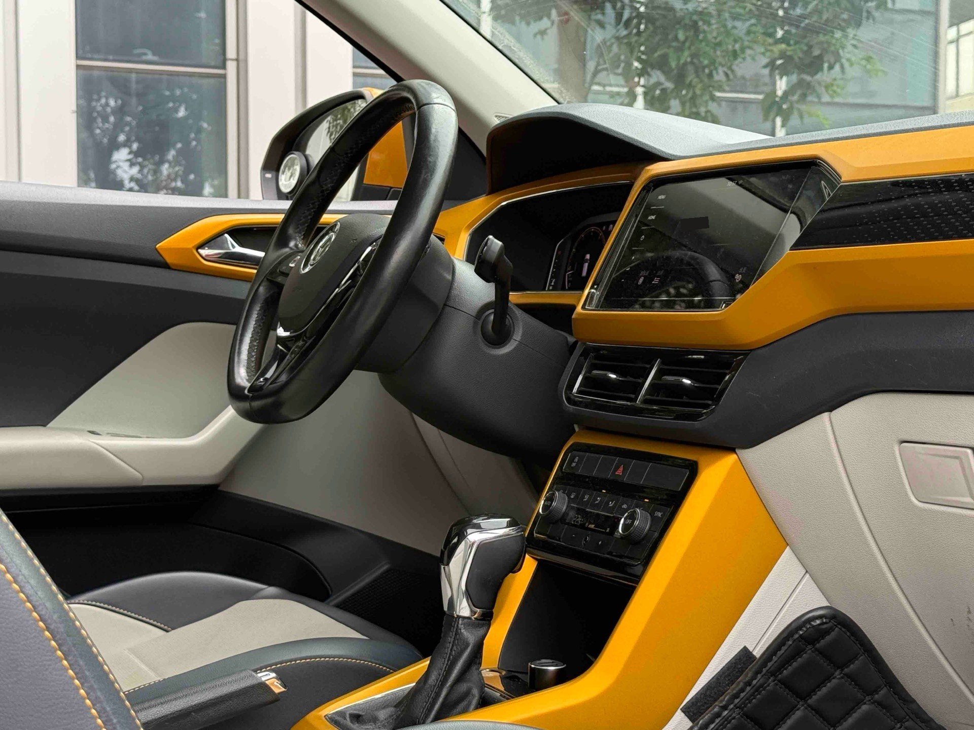 Volkswagen T-Cross 2019 car image #6