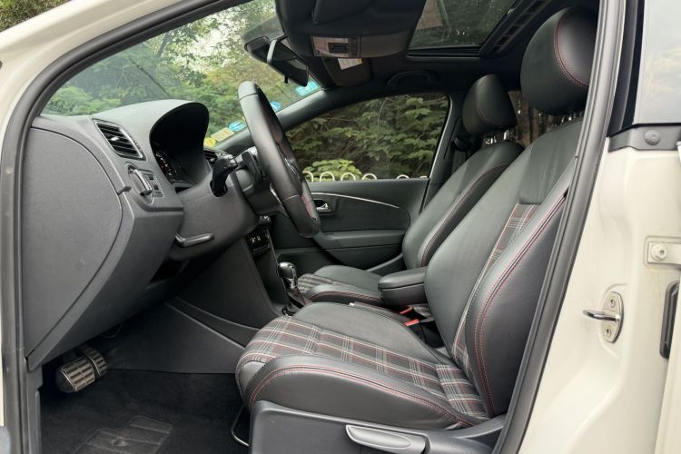 Volkswagen Polo 2016 car image #10