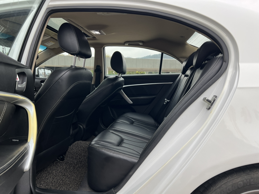 GEELY Emgrand 2016 car image #3