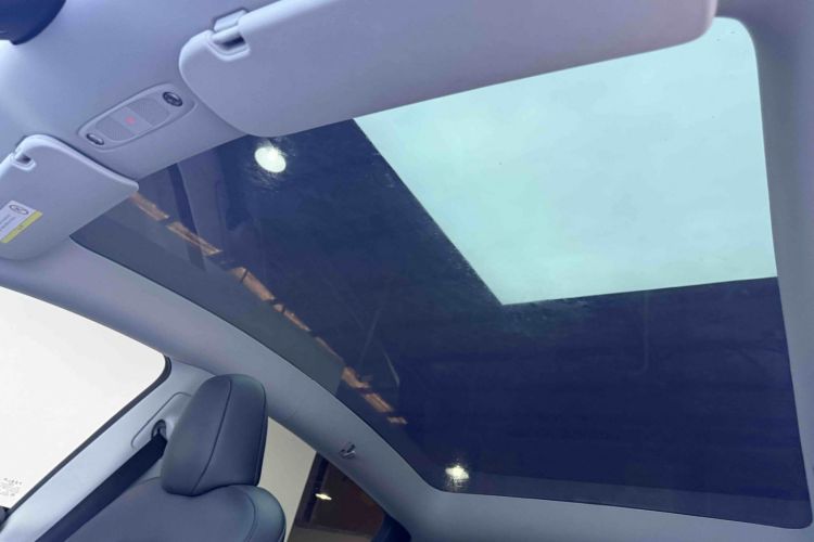 Tesla Model Y 2024 #18 Tesla Model Y 2024 car image #18