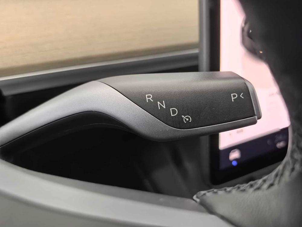 Tesla Model Y 2022 #25 Tesla Model Y 2022 car image #25