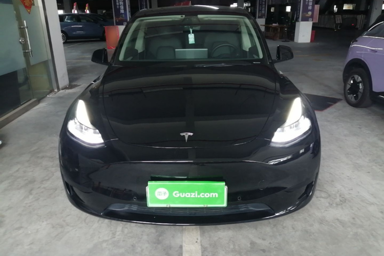 Tesla Model Y 2023 car image #3