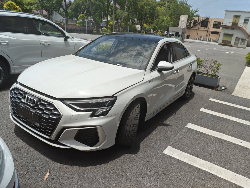 2023 immagine di auto 