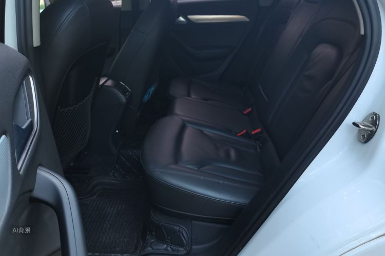 Audi Q3 2016 car image #19